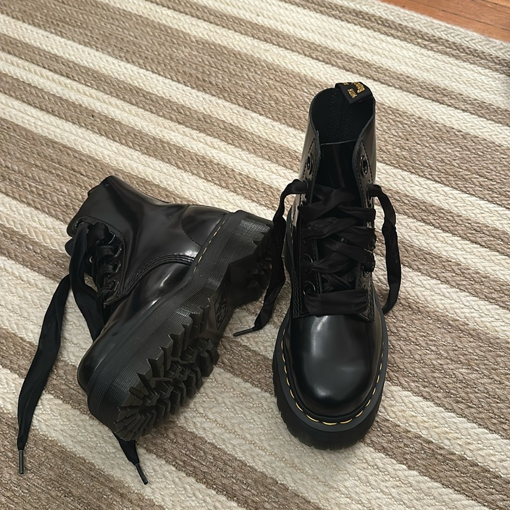 Dr. Martens - Molly - Black Platform Leather Boots